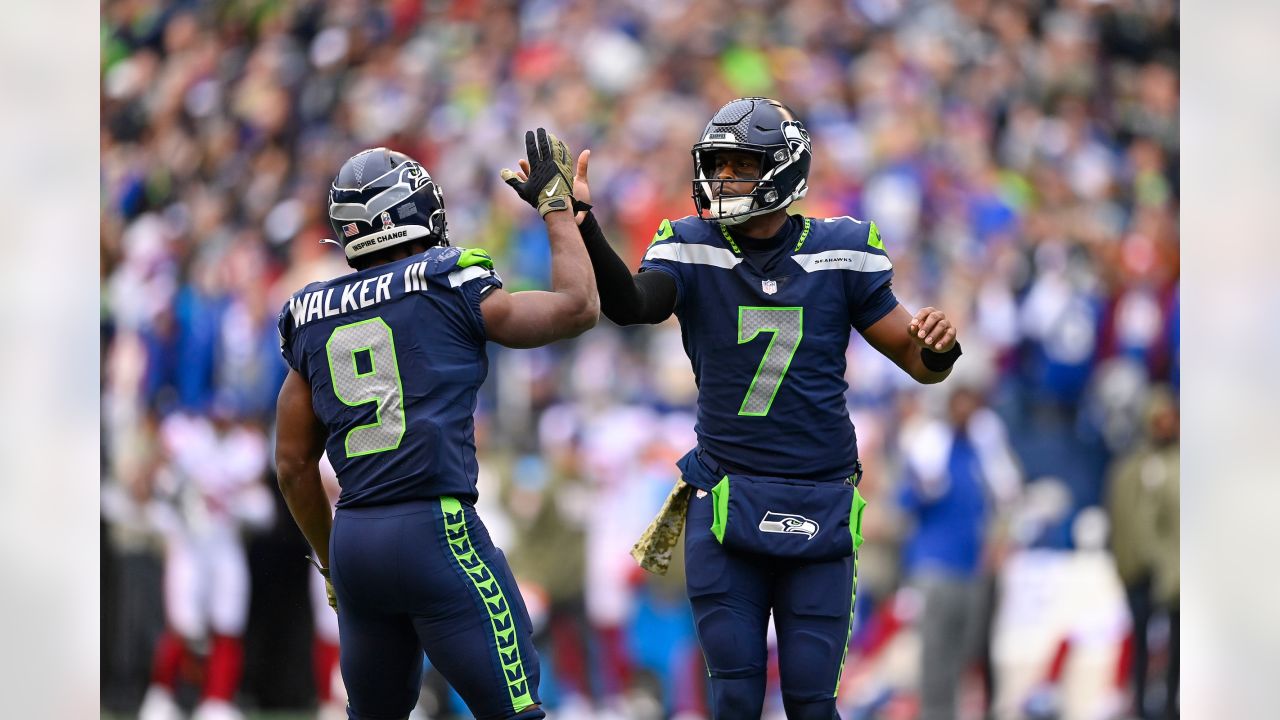 Geno Smith, Kenneth Walker III lead Seahawks to gutsy road win