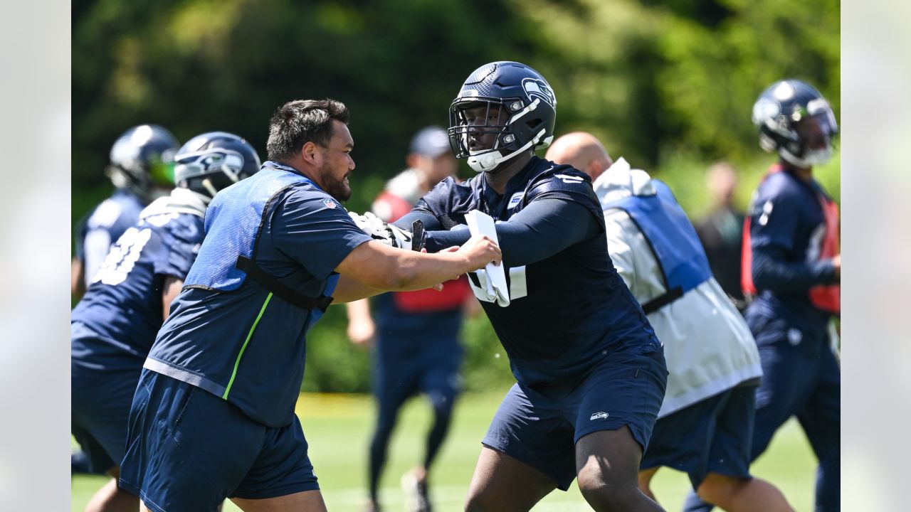 Seahawks Rumors: Seattle Adds Ex-Bears DC Sean Desai, Fire OL Coach