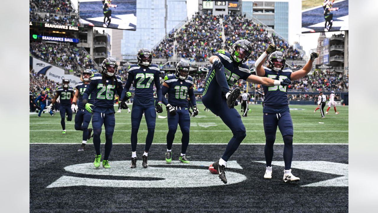 Seattle Seahawks players celebrate during an NFL football game against the  New York Giants, Sunday, Oct. 30, 2022, in Seattle, WA. The Seahawks  defeated the Giants 27-13. (AP Photo/Ben VanHouten Stock Photo - Alamy