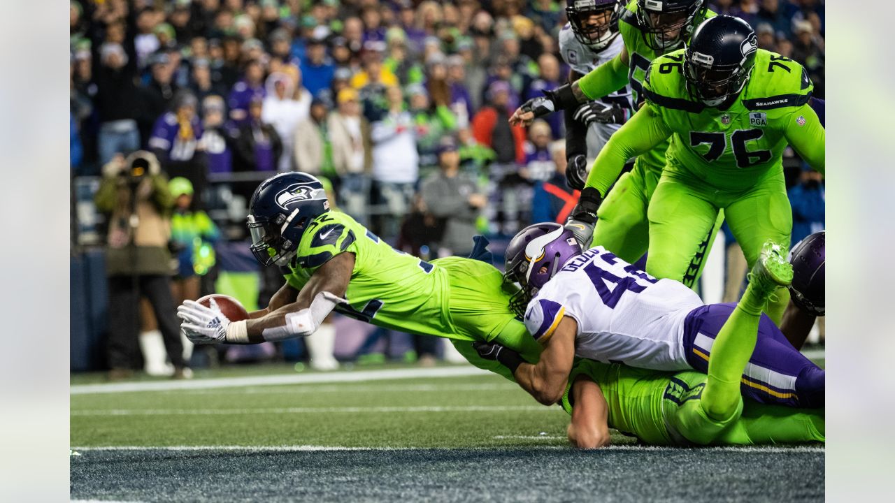 Seahawks reveal color rush uniforms, can confirm they are green - Field  Gulls