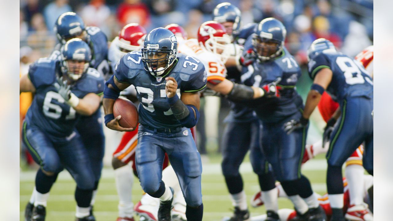 Cincinnati Bengals Jerome Simpson makes a touchdown against the Seattle  Seahawks in the first half of an NFL football game, Sunday, Oct. 30, 2011,  in Seattle. (AP Photo/Ted S. Warren Stock Photo 