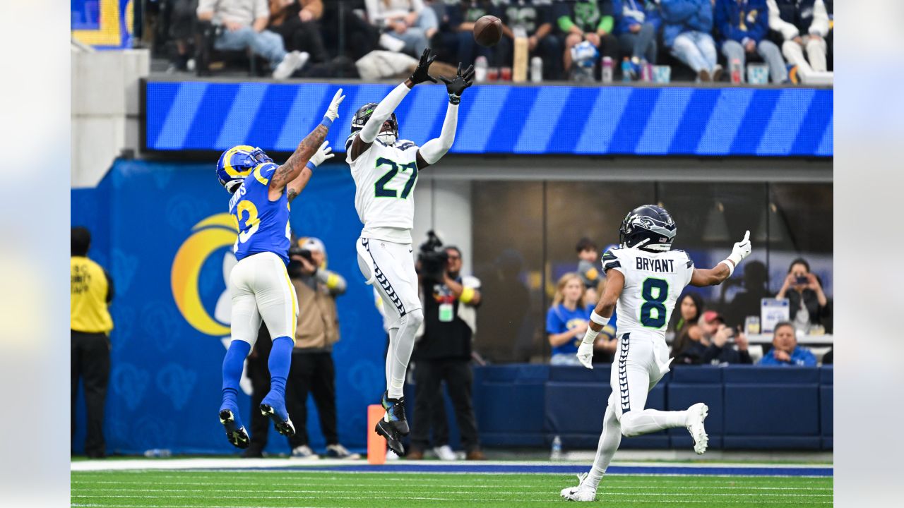 Geno Smith orchestrates Seahawks' game-winning drive, hands Rams