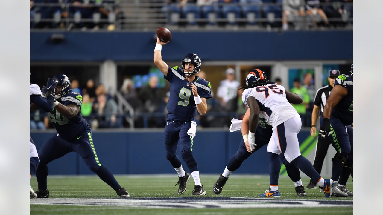 Broncos beat Seahawks 30-3 in first game with fans at Lumen Field in nearly  2 years