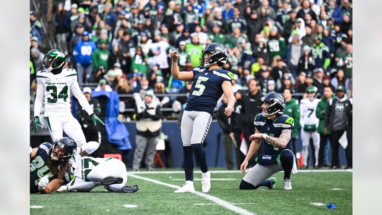 Seattle Seahawks OL Phil Haynes Injured vs. New York Giants: Tracker -  Sports Illustrated Seattle Seahawks News, Analysis and More