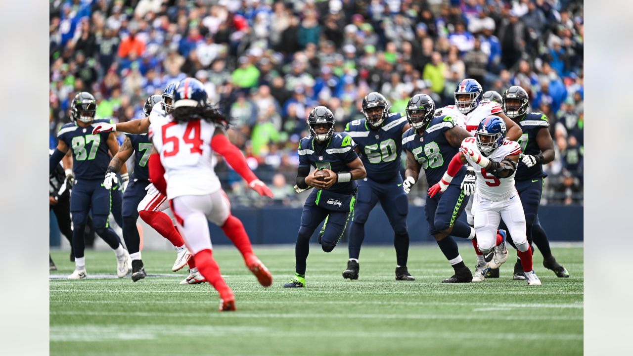 Seahawks surging, put clamps down in dominant win over Giants - Seattle  Sports