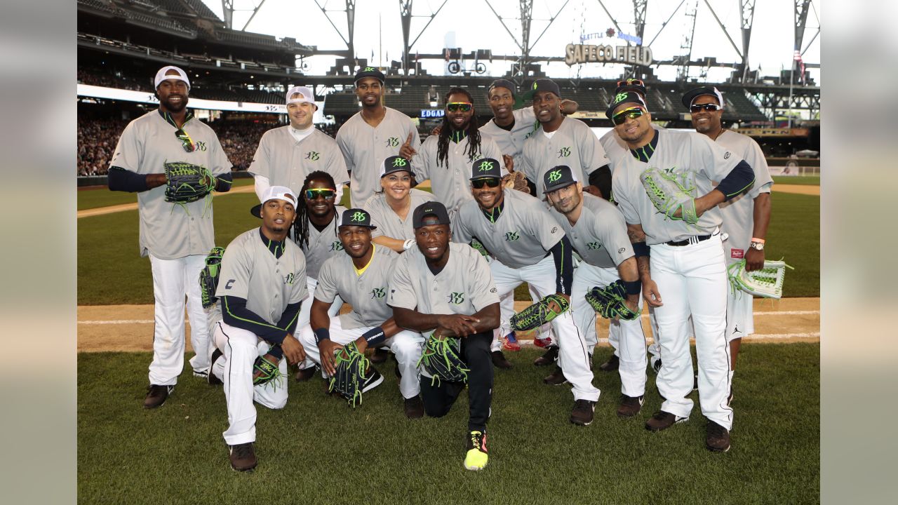 Kobe Bryant & Russell Wilson, 2014. Richard Sherman Charity Baseball Game.  RIP Kobe : r/Seahawks