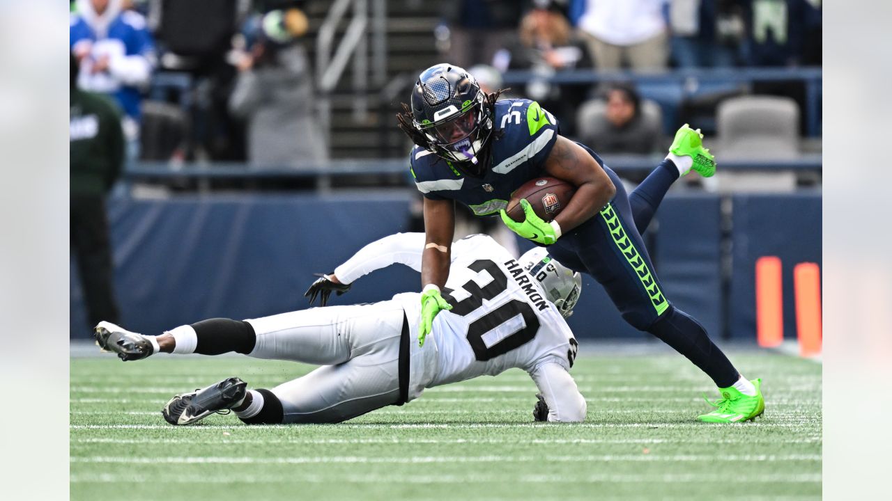 Seahawks vs. Raiders: Seattle falls out of playoff spot with 40-34 overtime  loss to Raiders - Field Gulls