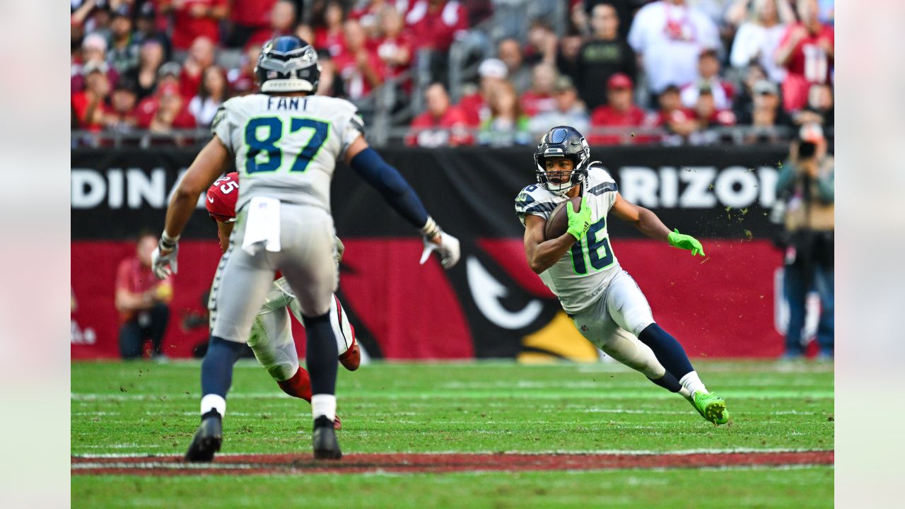 Seahawks all studs in 31-21 win over Cardinals