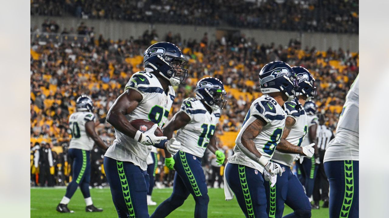 Late Steelers TD sinks Seahawks 32-25 in preseason opener