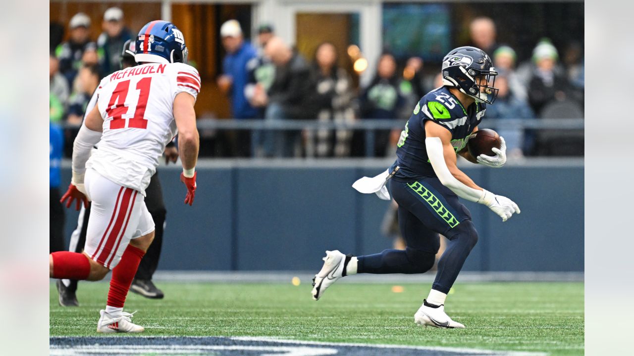 Tyler Lockett goes from goat to hero vs. Giants, and Seahawks just