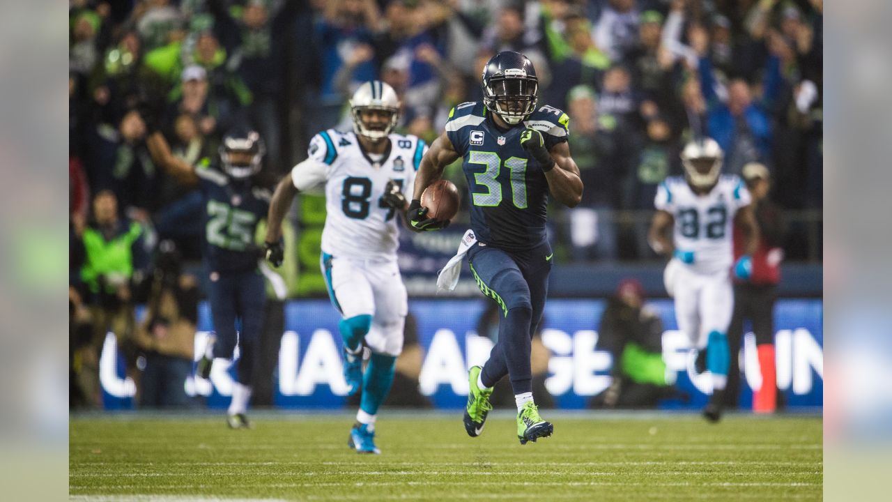 Kam Chancellor leaps over line of scrimmage and dominates vs. Panthers in  Divisional Round 