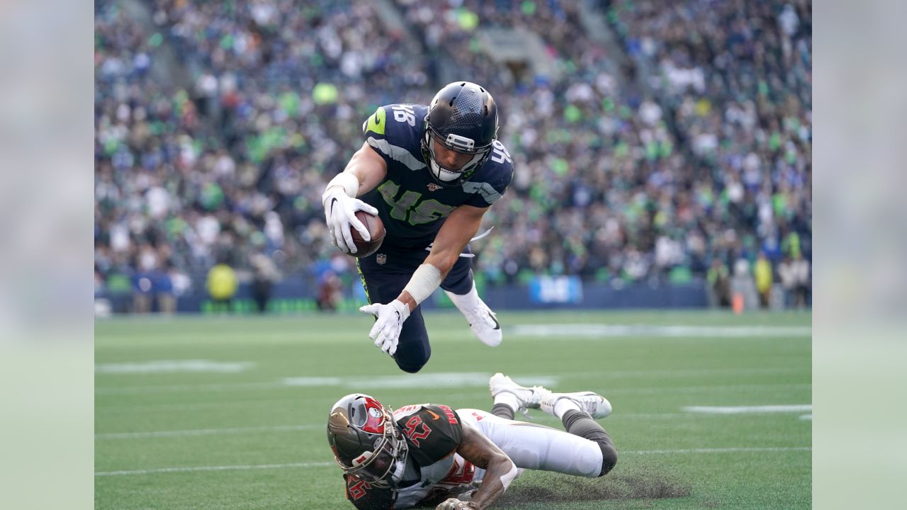 Bend's Jacob Hollister makes game-winning TD catch in OT for Seahawks  against Buccaneers, Sports