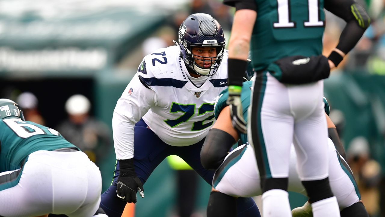 Seahawks pounce on miscues to beat Eagles on road and improve to 9-2