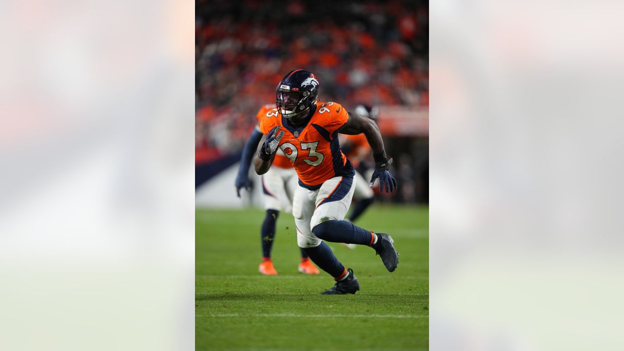 Denver Broncos linebacker Bradley Chubb (55) lines up against the Tampa Bay  Buccaneers in the first half of an NFL football game, Sunday, Sept.. 27,  2020, in Denver. (AP Photo/Justin Edmonds Stock