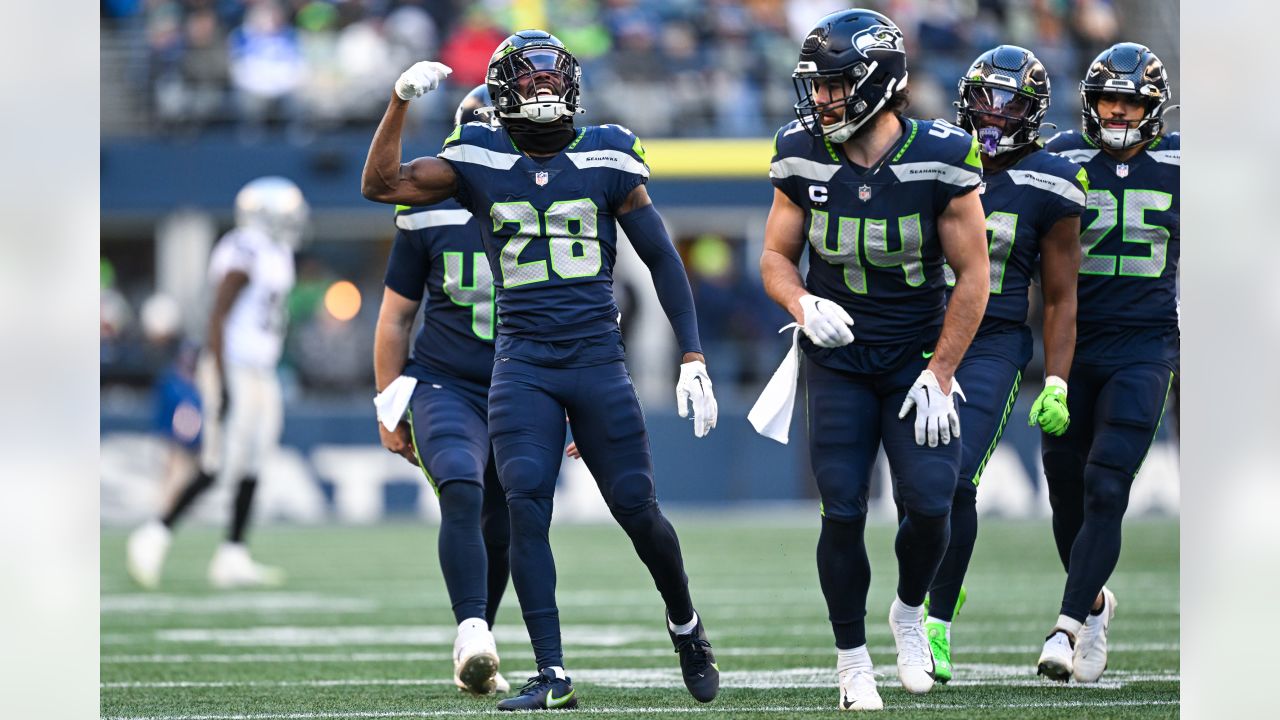 Seahawks vs. Raiders: Seattle falls out of playoff spot with 40-34