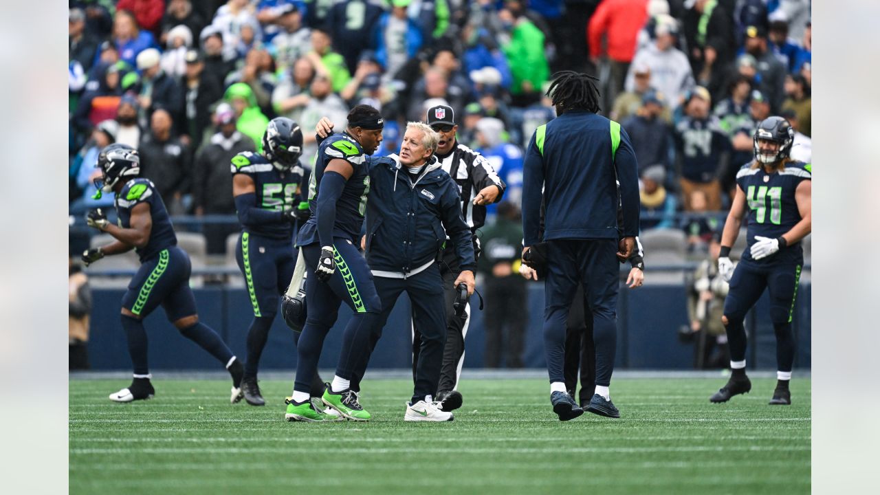 Seahawks look scarily inept even by preseason standards in 27-11