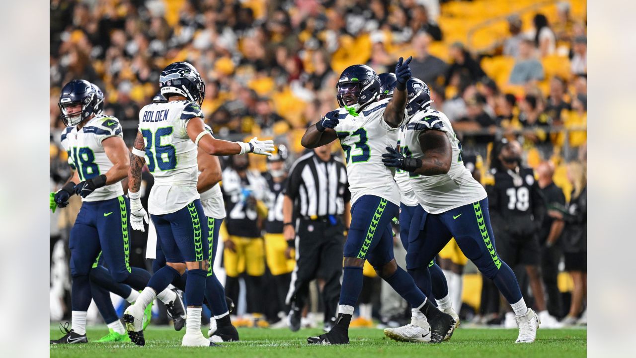 Late Steelers TD sinks Seahawks 32-25 in preseason opener