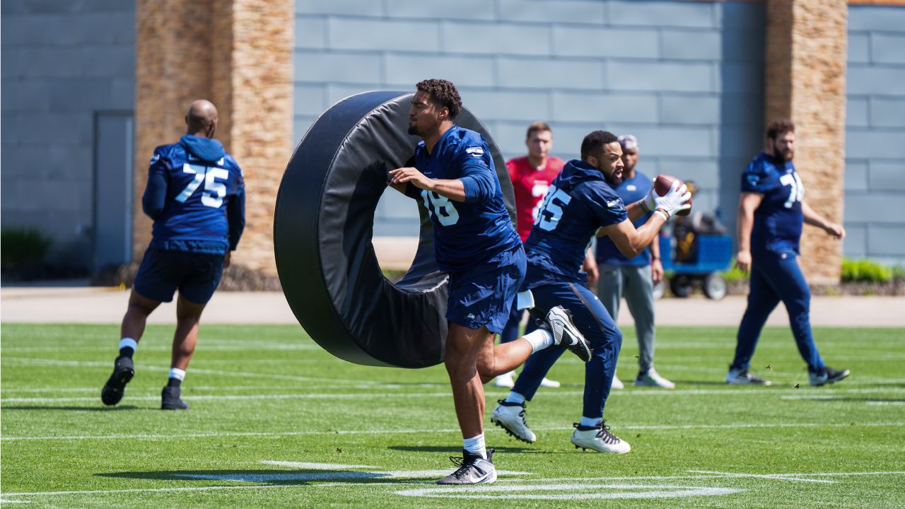 Bobby Wagner gets huge ovation in Seattle Seahawks return - Seattle Sports