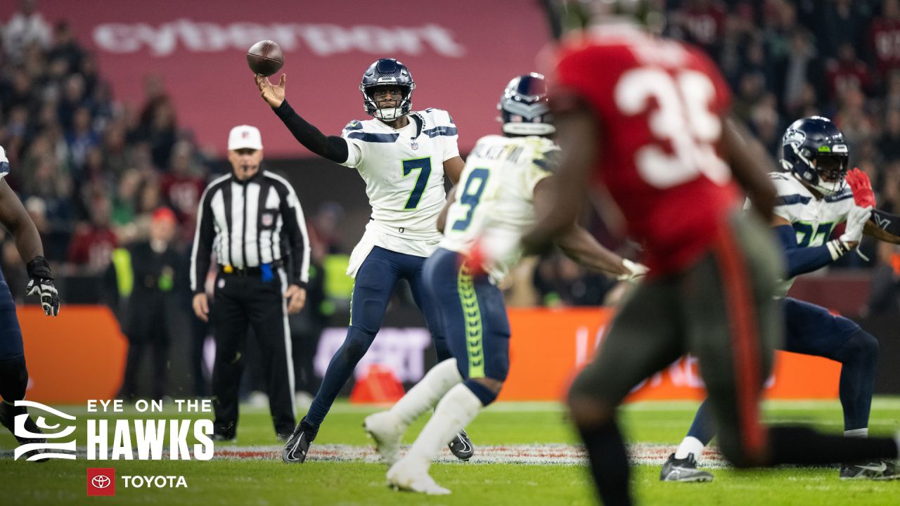 Seattle Seahawks guard Damien Lewis (68) in action during an NFL football  game against the New Orleans Saints, Sunday, Oct. 9, 2022, in New Orleans.  (AP Photo/Tyler Kaufman Stock Photo - Alamy