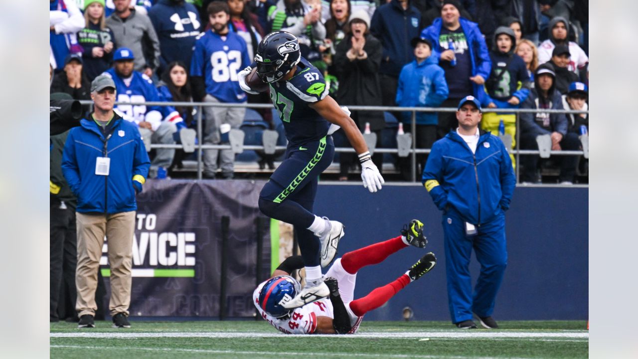 LOOK: Seahawks' Geno Smith, Kenneth Walker III point fingers at each other  in sideline spat vs. Rams 