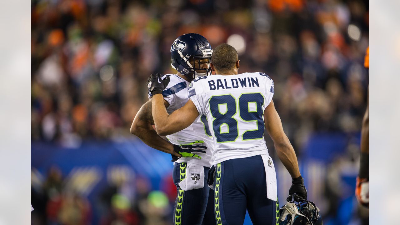 Super Bowl XLVIII: Broncos vs. Seahawks - Cat Scratch Reader