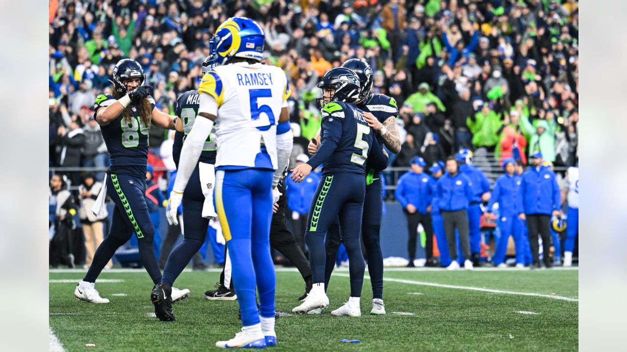 Seahawks win dramatic 19-16 overtime game over Rams, clinch