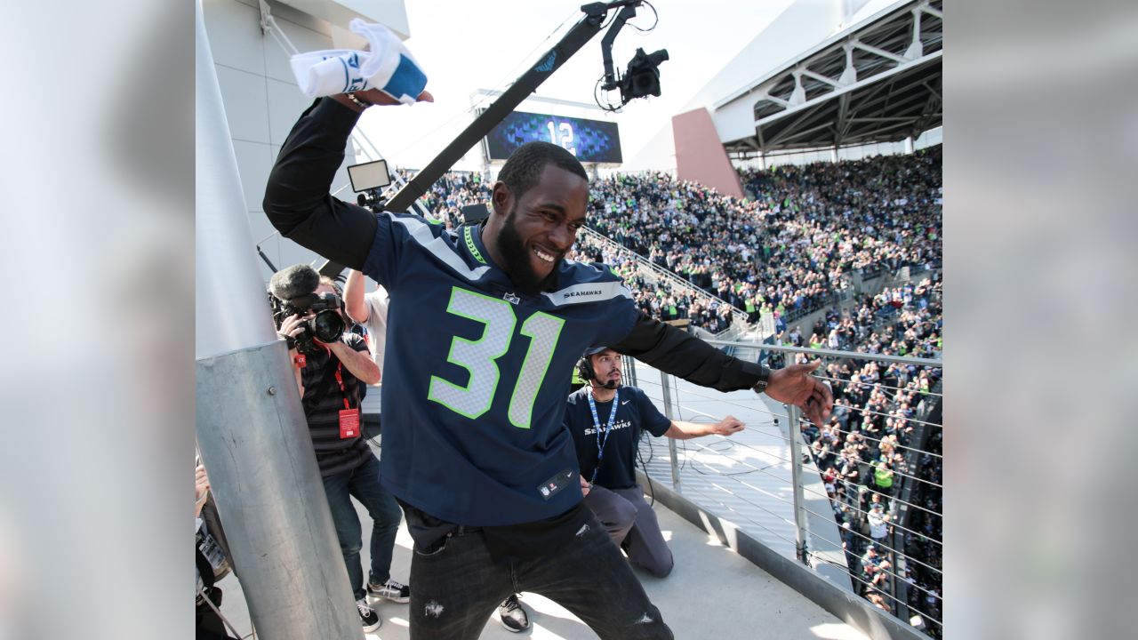 Shaun Alexander, Dave Krieg among Seahawks nominees for Pro Football Hall  of Fame's Class of 2019 - Field Gulls