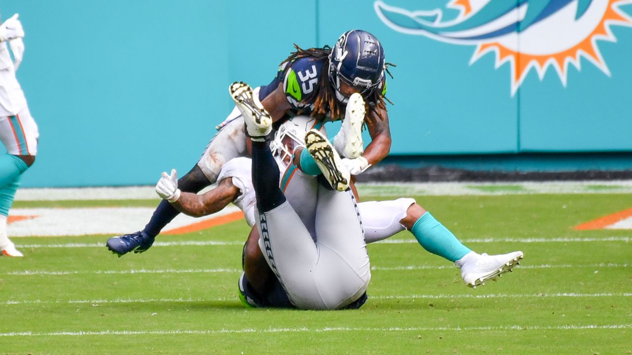 Wilson, Carson lift unbeaten Seahawks past Dolphins - National Football Post