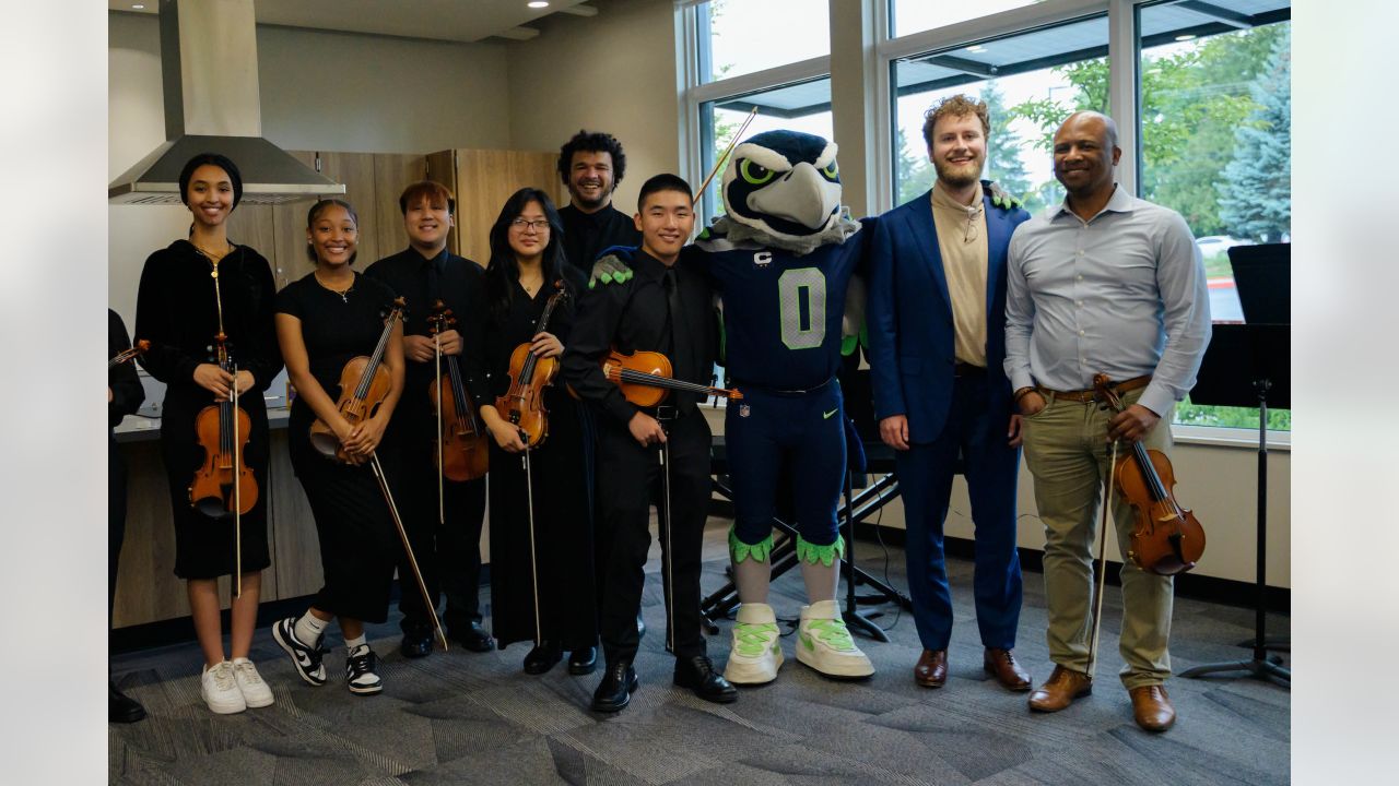 Former Seattle Seahawks wide receiver Doug Baldwin teams up with Renton to  create community center - Puget Sound Business Journal