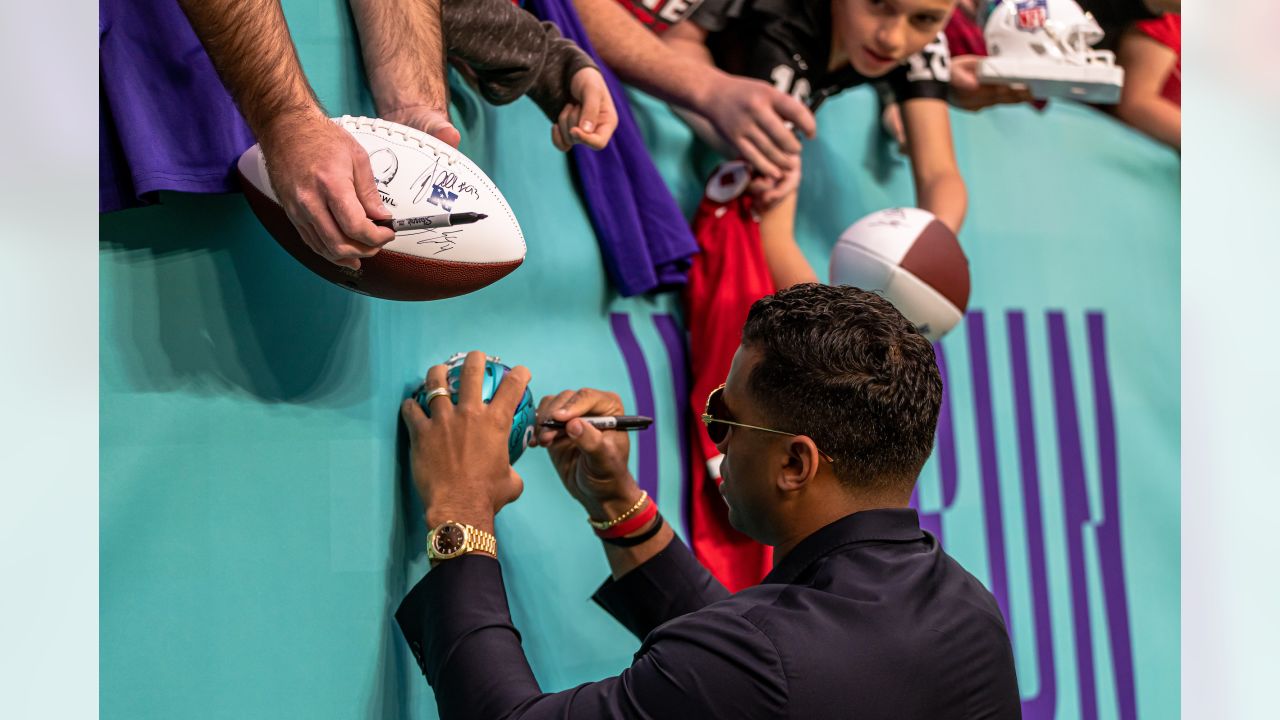 Monday Round-Up: Russell Wilson To Receive 2022 Bart Starr Award At  Athletes In Action Super Bowl Breakfast