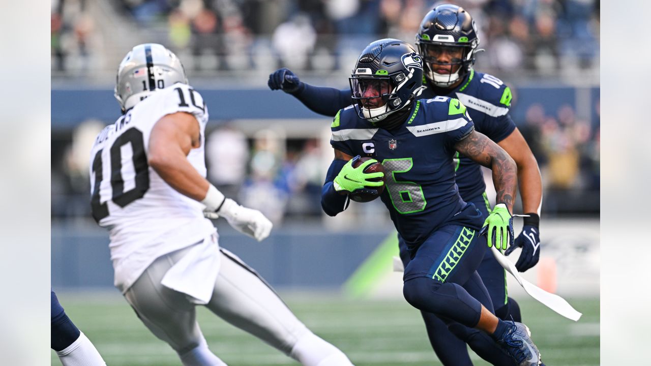 A pair of takeaways for Seattle Seahawks after loss to the Raiders - Field  Gulls