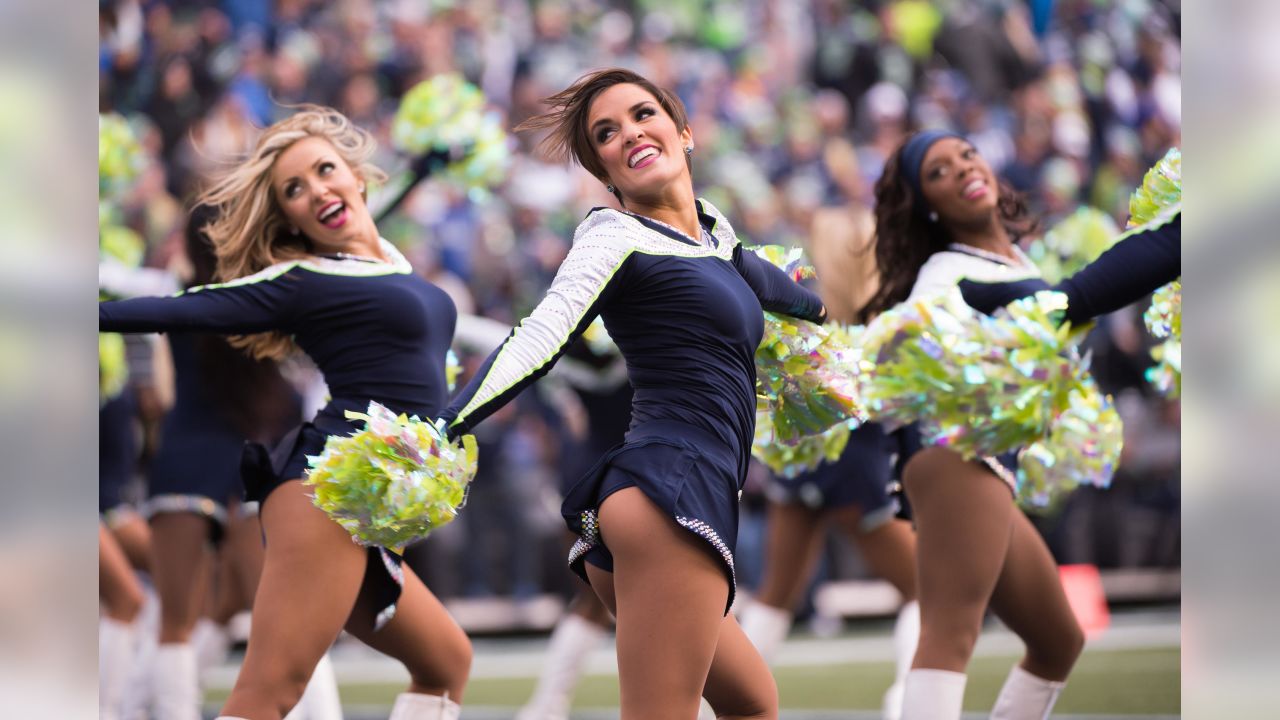 Seattle Seahawks cheerleaders wear white boots as they perform during the  NFL Super Bowl XLIX football game against the New England Patriots in  Glendale, Arizona, February 1, 2015. (REUTERS/Lucy N …