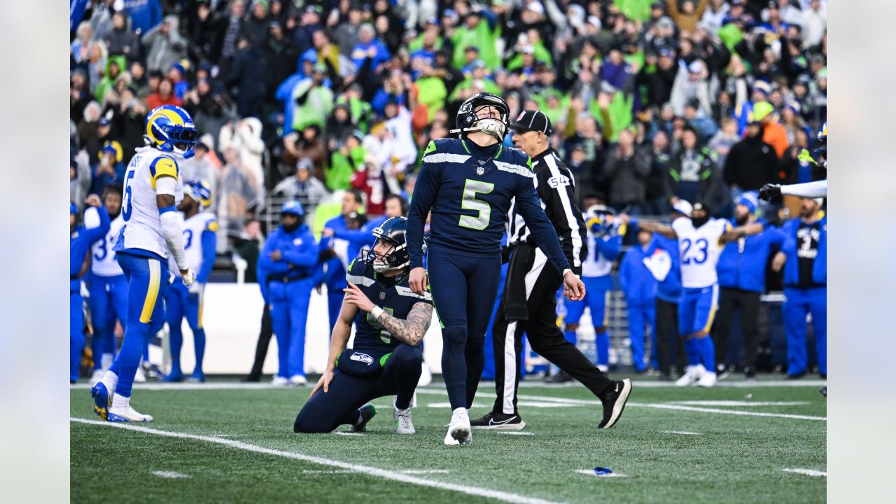 Seahawks win dramatic 19-16 overtime game over Rams, clinch