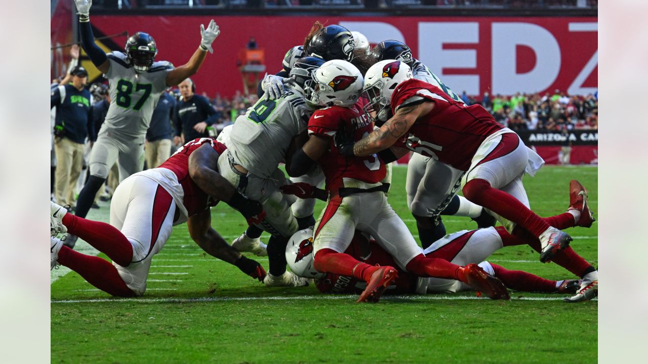 Seahawks vs. Cardinals: Seattle completes sweep of Arizona with 31-21 road  win - Field Gulls