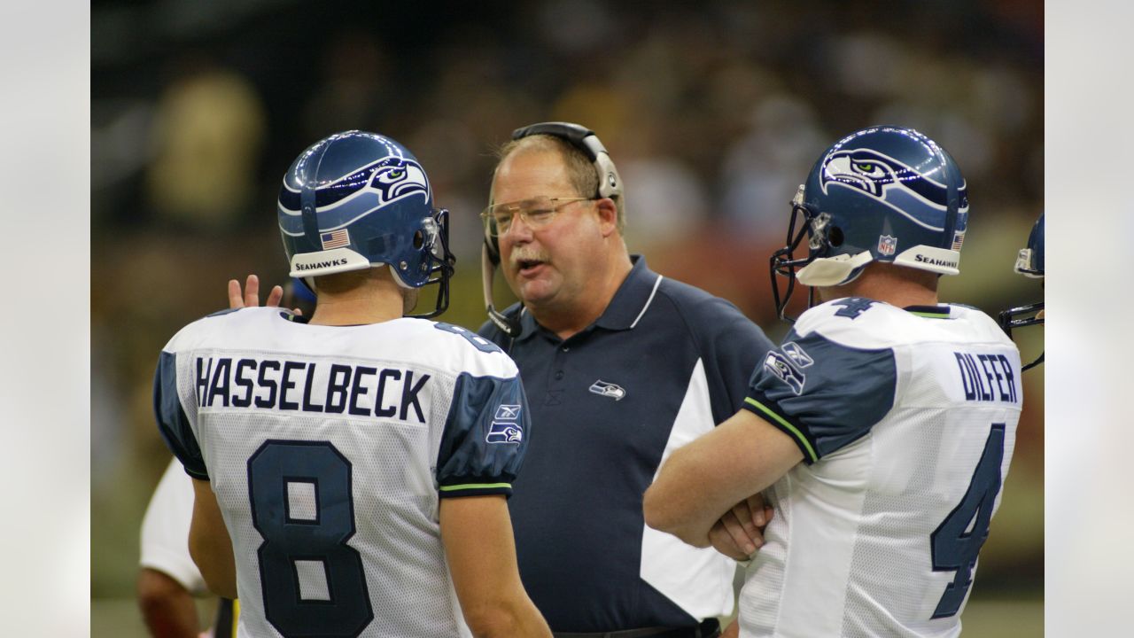 Legendary Seahawks coach Mike Holmgren joins Ring of Honor