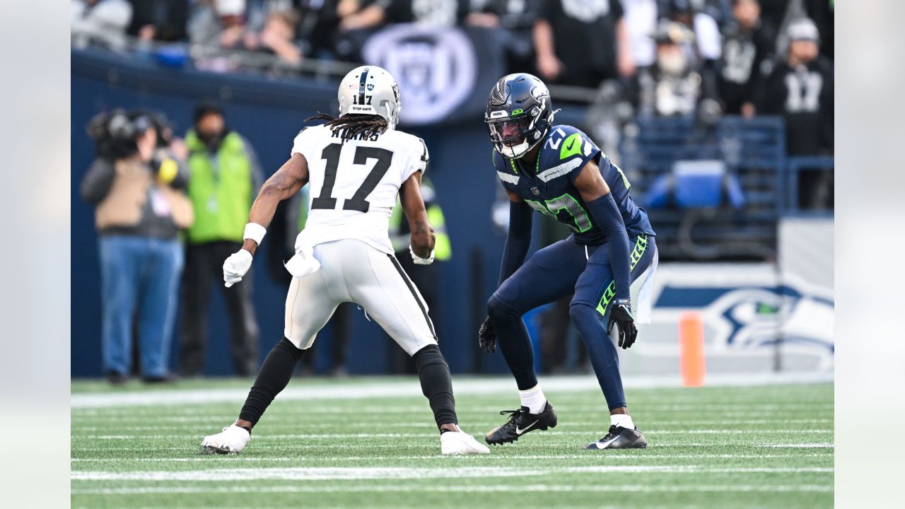 Seattle Seahawks quarterback Geno Smith warms up before an NFL football  game against the Las Vegas Raiders Sunday, Nov. 27, 2022, in Seattle. (AP  Photo/Caean Couto Stock Photo - Alamy