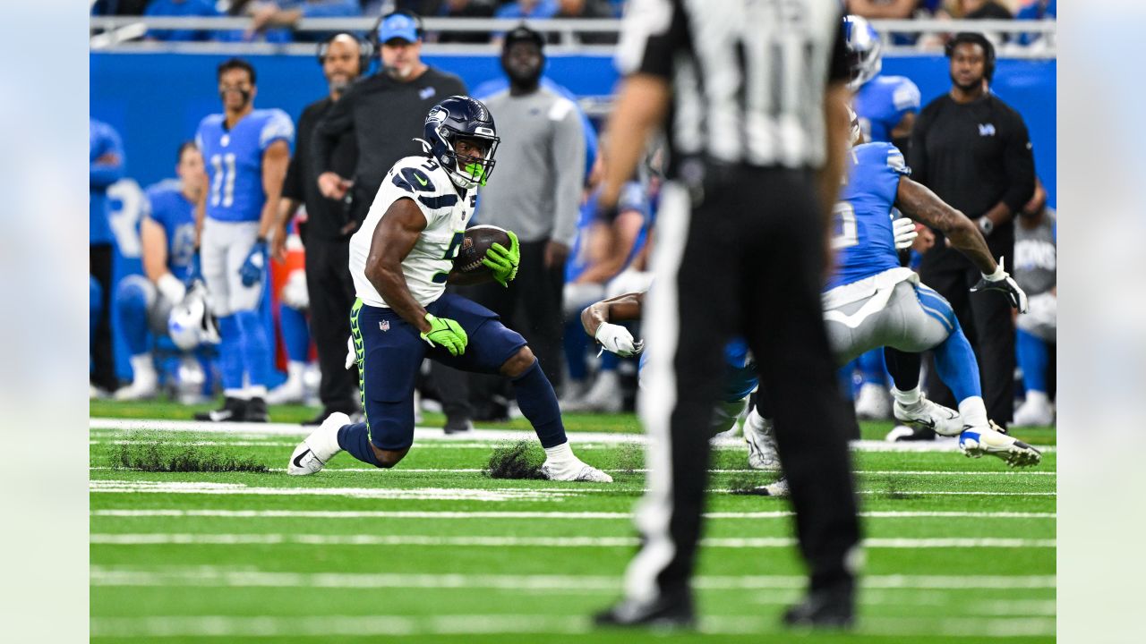 Seahawks' offense outduels Lions, Rashaad Penny rushes for over 150 yards