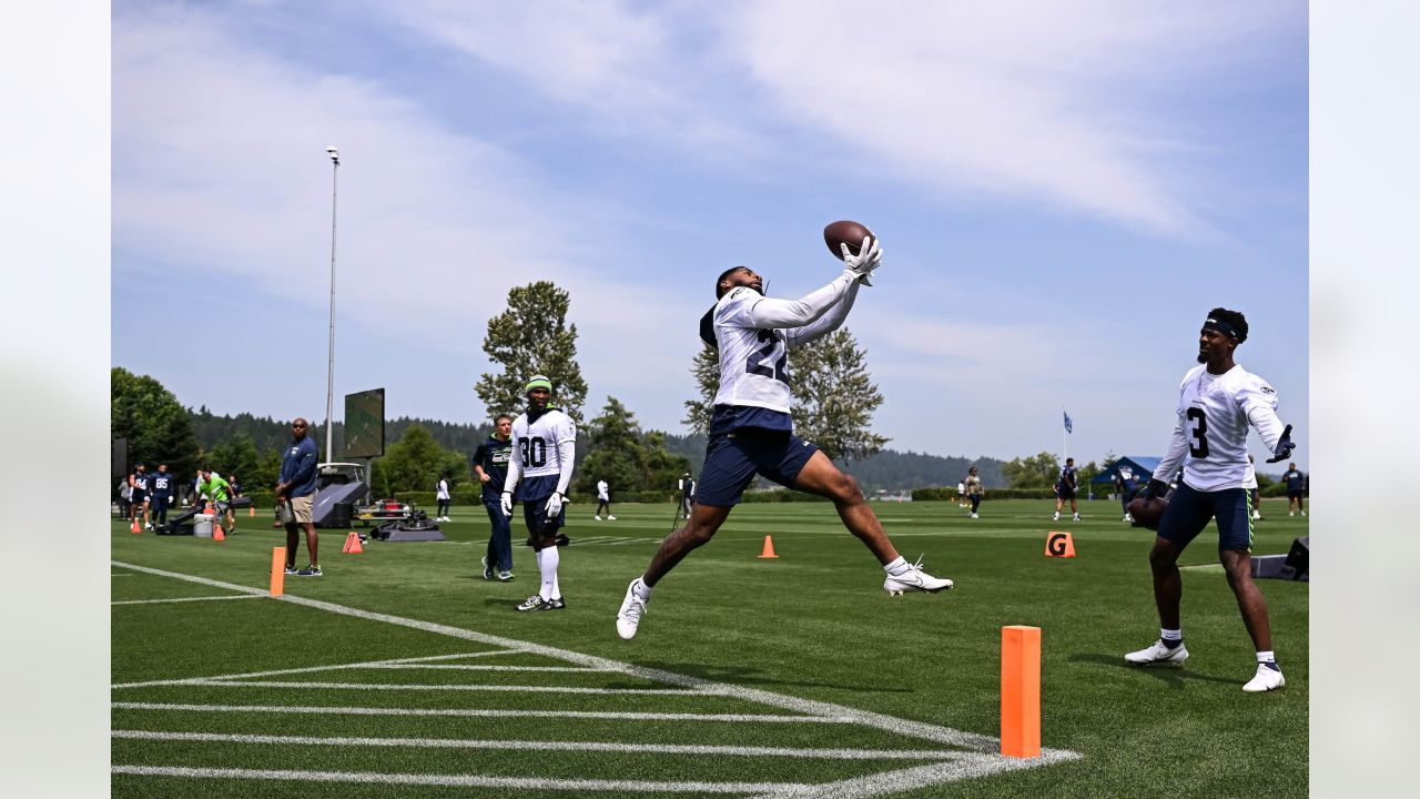 Tariq Woolen's number change. 39➡️27 : r/Seahawks