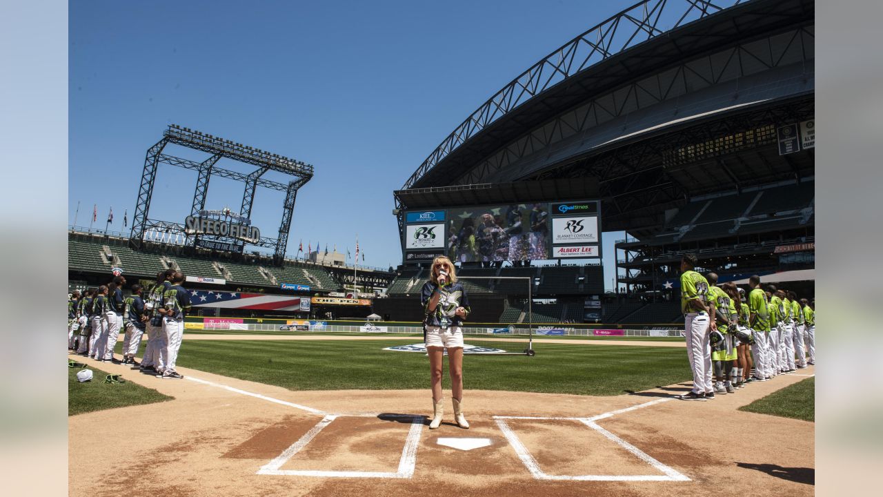 Seahawks players, Seattle sports stars highlight celebrity softball game -  Field Gulls