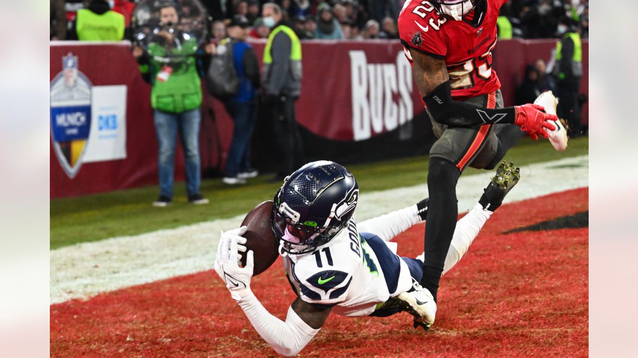 Seahawks gashed in trenches by Bucs, spoiling Germany trip and 4