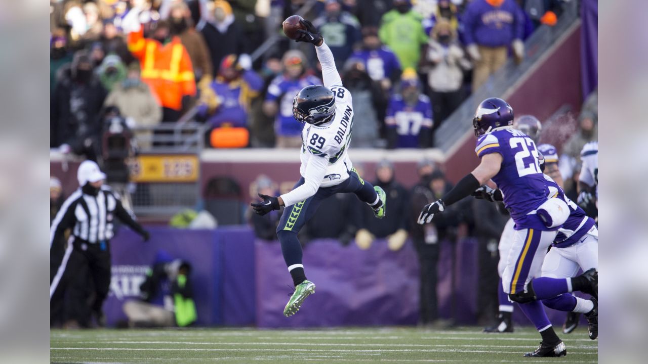 Doug Baldwin's amazing one arm catch in playoff game against the Vikings!  What a season for Doug! January 2016