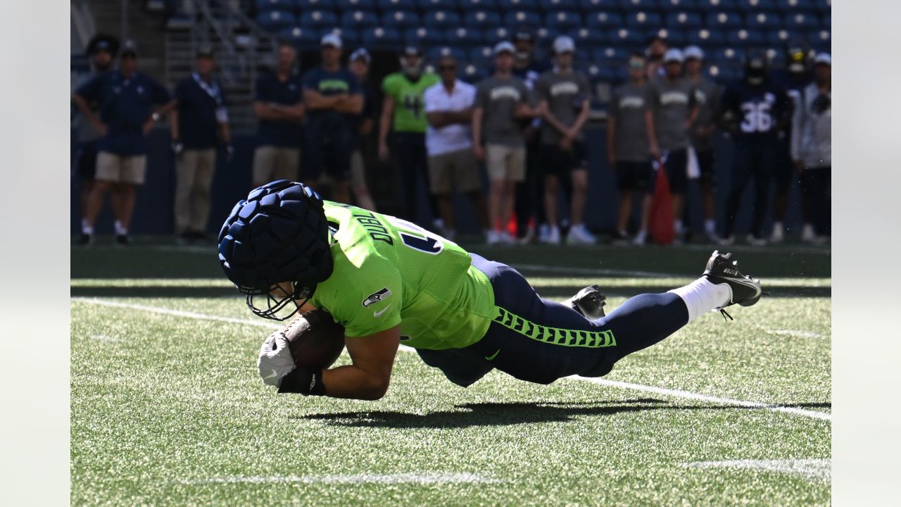 Michael Bennett Named 2022 Seahawks Legend Of The Year