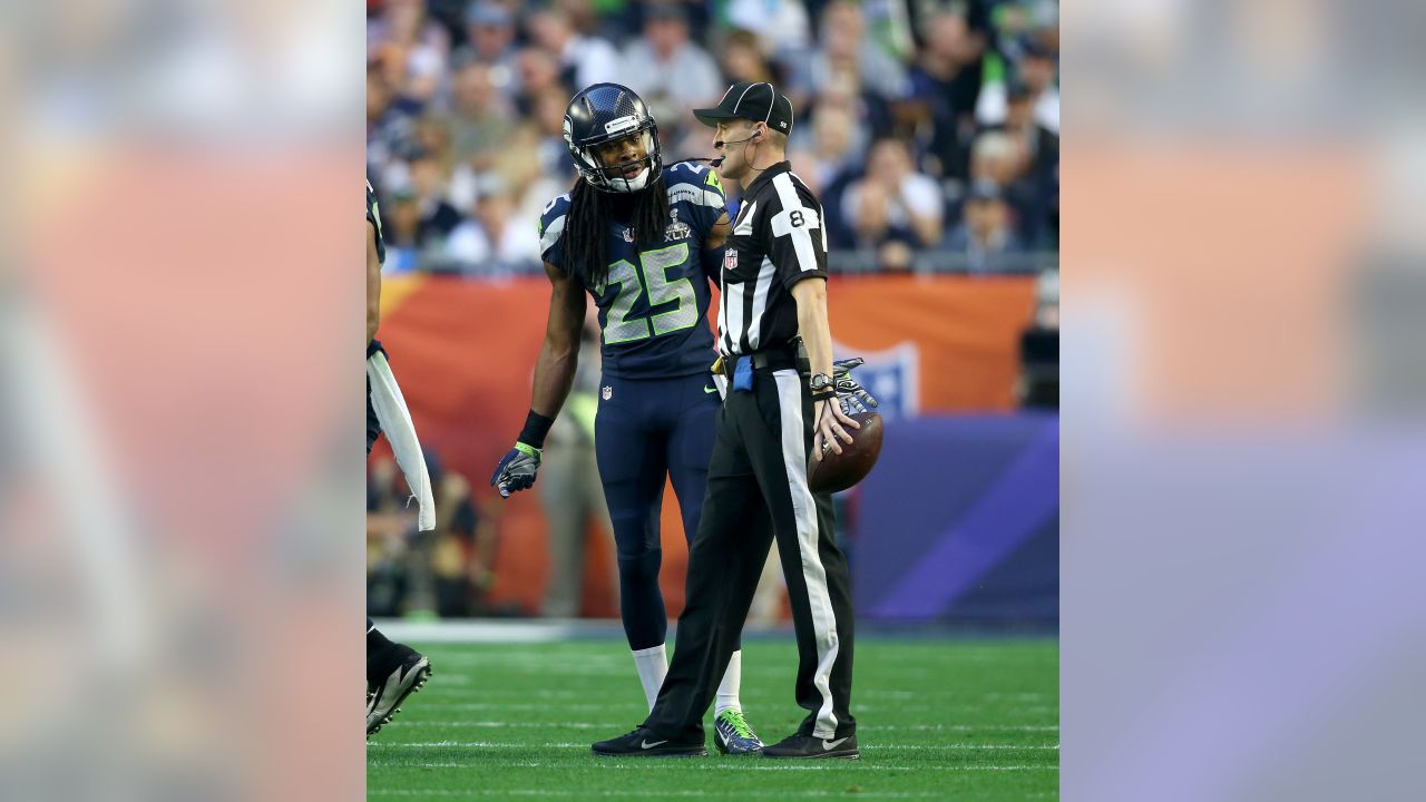 Cliff Avril leaves Super Bowl 49 with possible concussion, will not return  