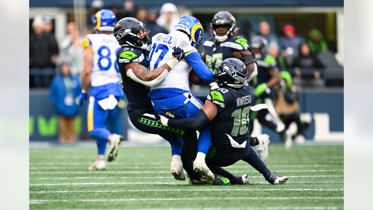 Los Angeles Rams quarterback Matthew Stafford warms up before an NFL football  game against the Seattle Seahawks on Sunday, Sept. 10, 2023, in Seattle.  (AP Photo/Stephen Brashear Stock Photo - Alamy