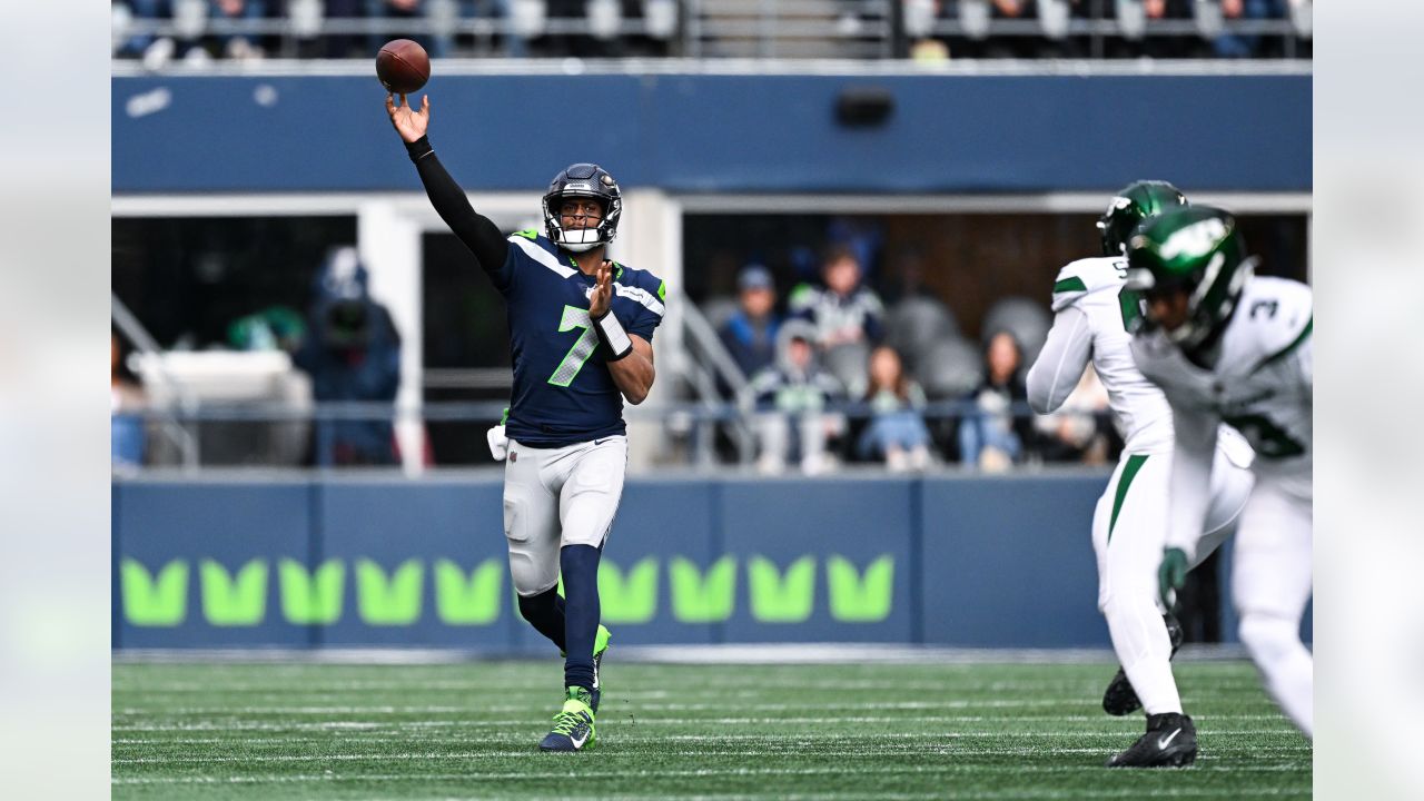 Watch: Seahawks FS Quandre Diggs with an INT to end Jets first drive -  Field Gulls