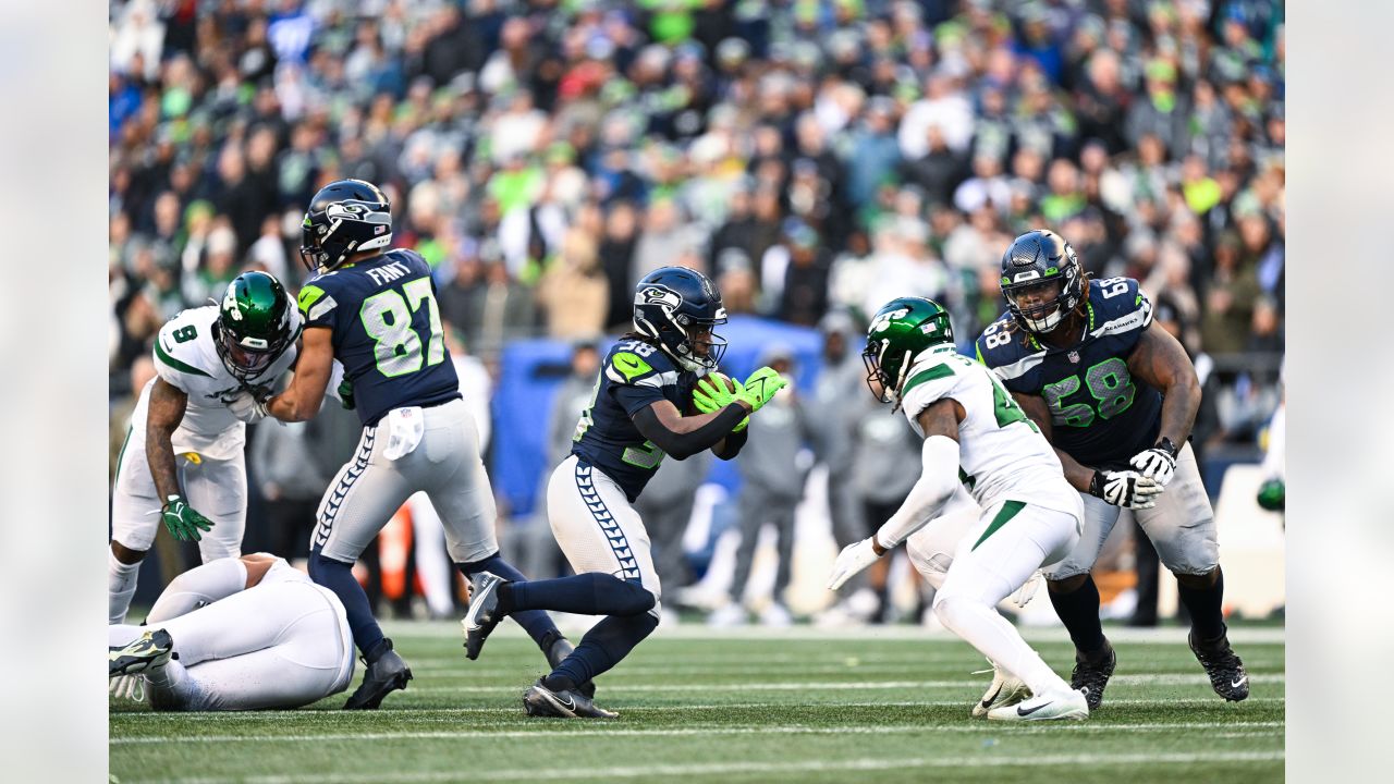 Seattle Seahawks OL Phil Haynes Injured vs. New York Giants: Tracker -  Sports Illustrated Seattle Seahawks News, Analysis and More