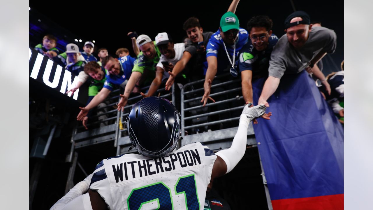 Twitter reacts to the Seahawks' 24-3 toppling of the Giants on Monday Night  Football