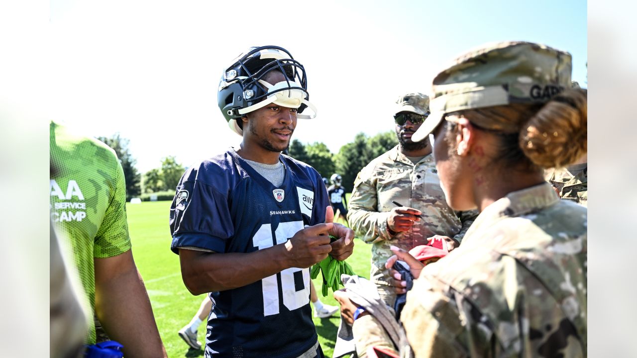 Sports Illustrated on X: The Cowboys are wearing a red stripe on their  helmets for the first time since 1976 as part of their #SaluteToService   / X