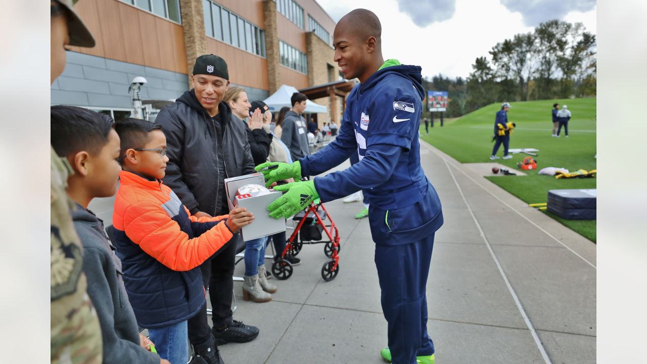 Seahawks Celebrate Military & Veterans with NFL's Salute to Service  Initiative