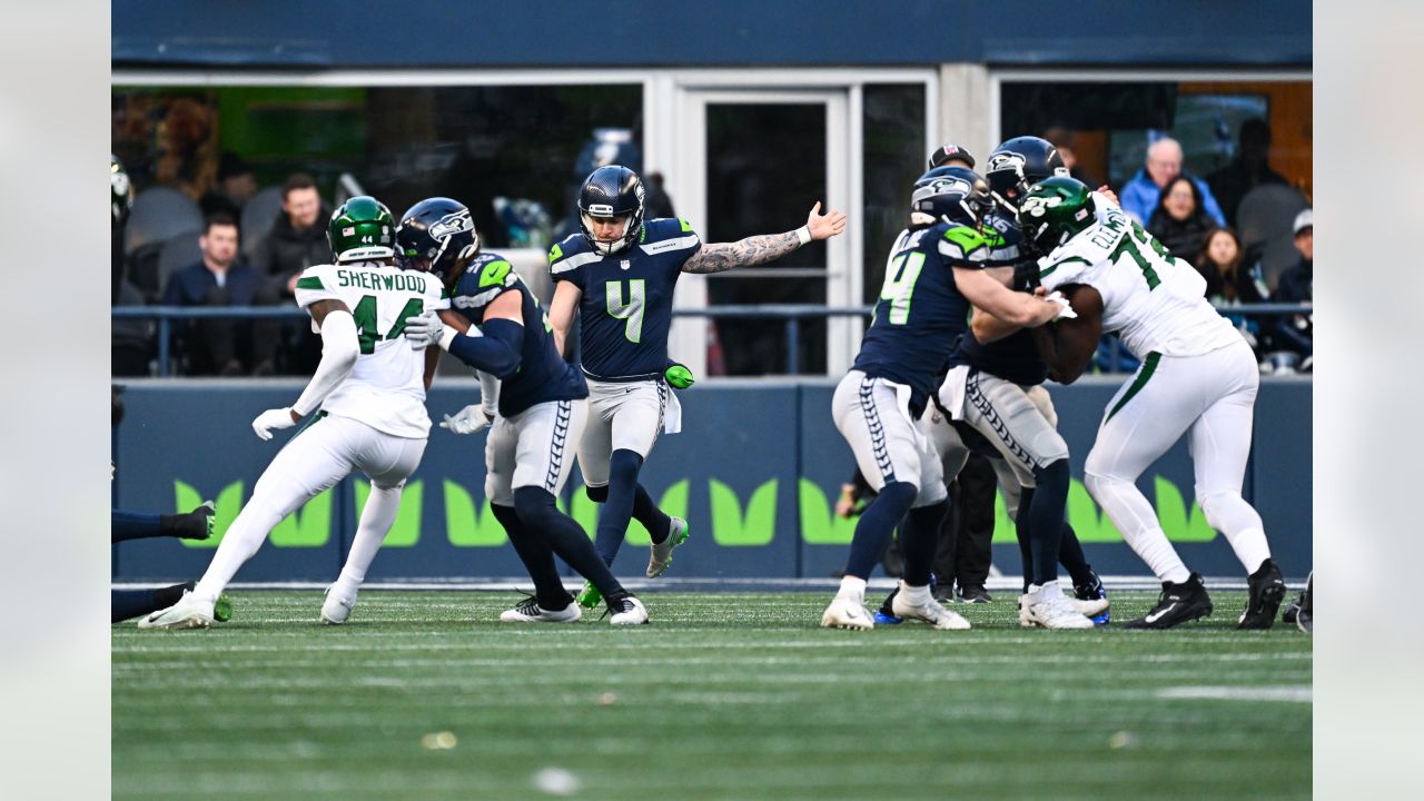 Injury Update: Seahawks Jordyn Brooks ruled out for rest of Week 17 - Field  Gulls